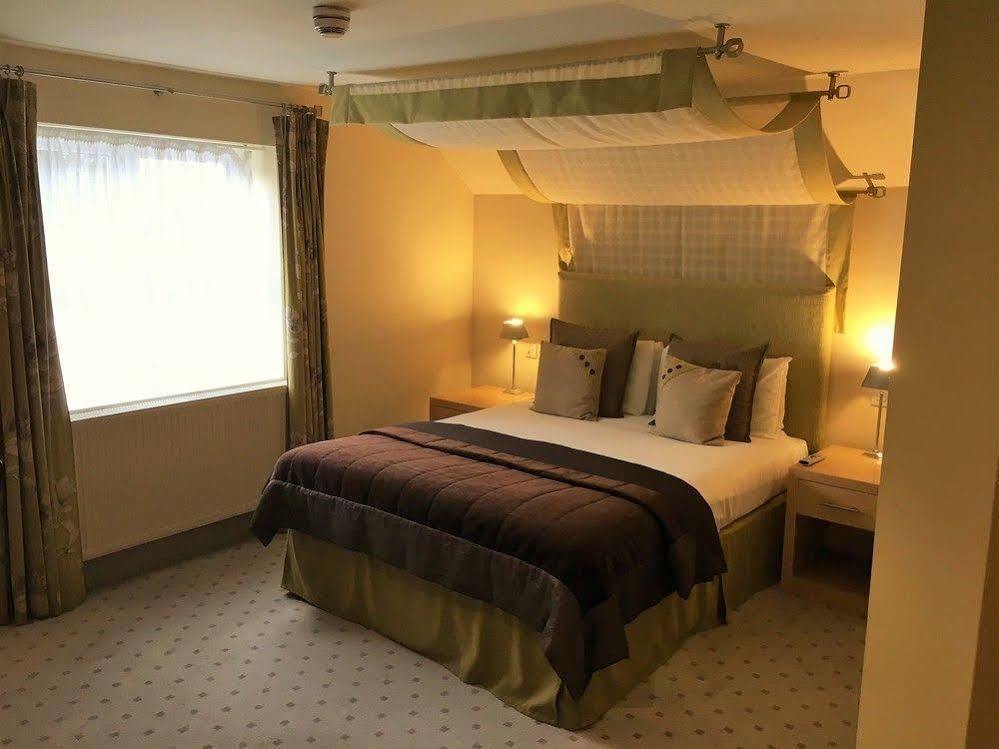 The Highworth Hotel Swindon Exterior photo