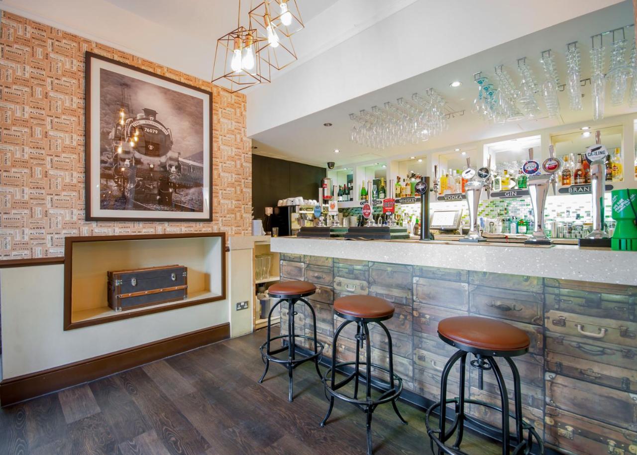The Highworth Hotel Swindon Exterior photo