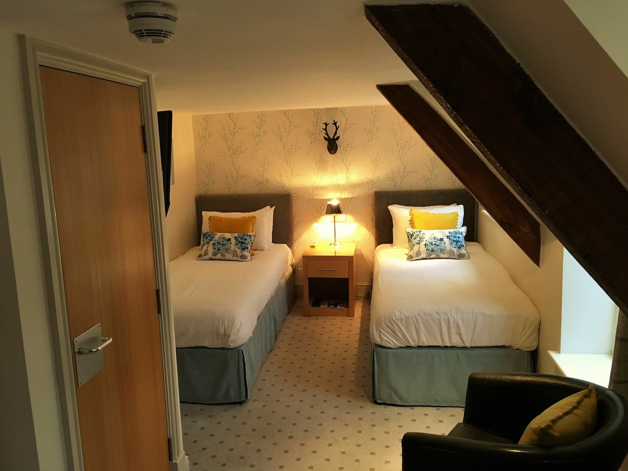 The Highworth Hotel Swindon Exterior photo